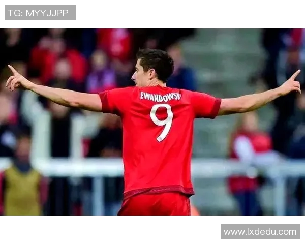 明星球员表现分析：莱万多夫斯基进球解析