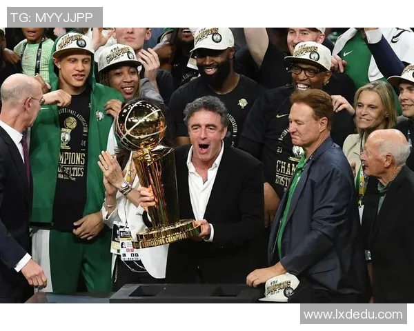 凯尔特人内部矛盾激化球队核心与主教练爆发激烈争执引发关注 凯尔特人内部矛盾激化球队核心与主教练爆发激烈争执引发关注